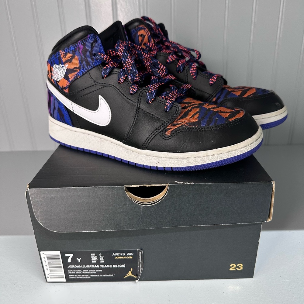 Nike Jordan 1 Mid GS ‘Tiger Stripe’ Black/White/Rush Violet AV5174-005 Size 7Y